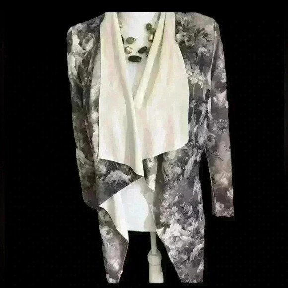 Solitaire suede vest.M NWT. Beautiful suede vest.vibrant print. Super soft suede - Picture 1 of 12
